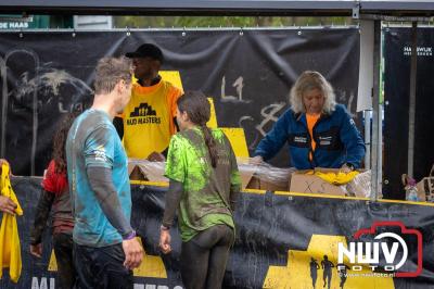 Water, modder, heel veel modder en hindernissen: dat is wat de deelnemers van Mud Master willen ervaren! - © NWVFoto.nl