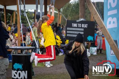 Water, modder, heel veel modder en hindernissen: dat is wat de deelnemers van Mud Master willen ervaren! - © NWVFoto.nl