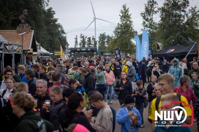 Water, modder, heel veel modder en hindernissen: dat is wat de deelnemers van Mud Master willen ervaren! - © NWVFoto.nl