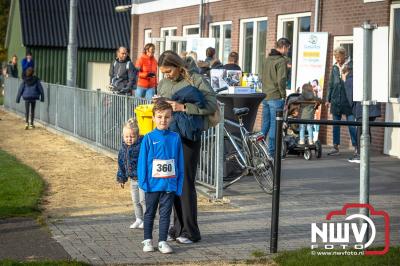 De koude zaterdagmorgen weerhield de meer dan 250 deelnemers niet om te starten bij de Run Oldebroek, georganiseerd door GlobalRize. - © NWVFoto.nl