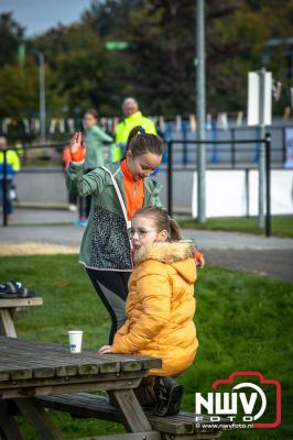 De koude zaterdagmorgen weerhield de meer dan 250 deelnemers niet om te starten bij de Run Oldebroek, georganiseerd door GlobalRize. - © NWVFoto.nl