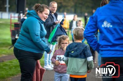 De koude zaterdagmorgen weerhield de meer dan 250 deelnemers niet om te starten bij de Run Oldebroek, georganiseerd door GlobalRize. - © NWVFoto.nl