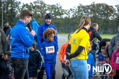 De koude zaterdagmorgen weerhield de meer dan 250 deelnemers niet om te starten bij de Run Oldebroek, georganiseerd door GlobalRize. - © NWVFoto.nl