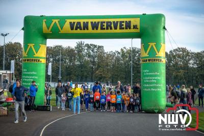 De koude zaterdagmorgen weerhield de meer dan 250 deelnemers niet om te starten bij de Run Oldebroek, georganiseerd door GlobalRize. - © NWVFoto.nl