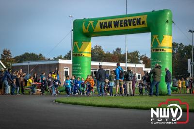 De koude zaterdagmorgen weerhield de meer dan 250 deelnemers niet om te starten bij de Run Oldebroek, georganiseerd door GlobalRize. - © NWVFoto.nl