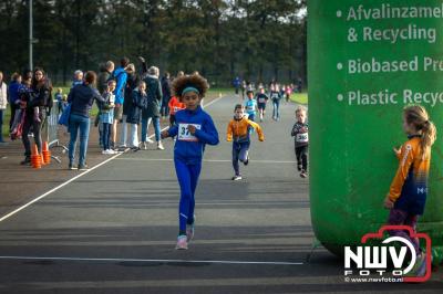 De koude zaterdagmorgen weerhield de meer dan 250 deelnemers niet om te starten bij de Run Oldebroek, georganiseerd door GlobalRize. - © NWVFoto.nl