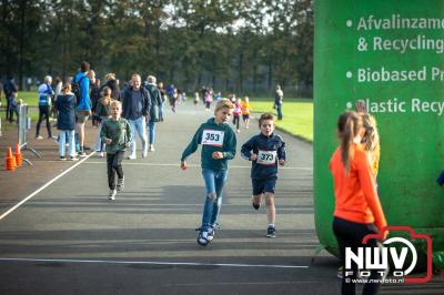 De koude zaterdagmorgen weerhield de meer dan 250 deelnemers niet om te starten bij de Run Oldebroek, georganiseerd door GlobalRize. - © NWVFoto.nl