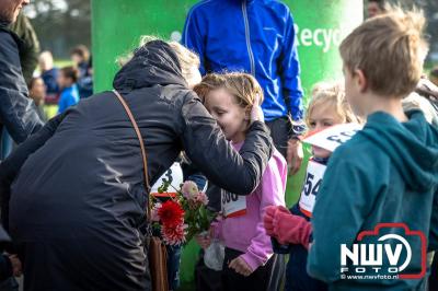 De koude zaterdagmorgen weerhield de meer dan 250 deelnemers niet om te starten bij de Run Oldebroek, georganiseerd door GlobalRize. - © NWVFoto.nl