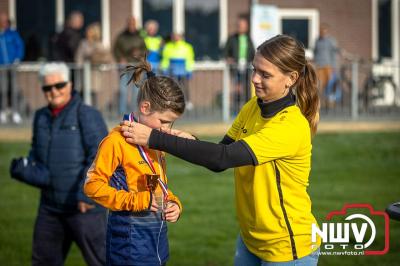 De koude zaterdagmorgen weerhield de meer dan 250 deelnemers niet om te starten bij de Run Oldebroek, georganiseerd door GlobalRize. - © NWVFoto.nl