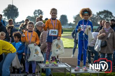 De koude zaterdagmorgen weerhield de meer dan 250 deelnemers niet om te starten bij de Run Oldebroek, georganiseerd door GlobalRize. - © NWVFoto.nl