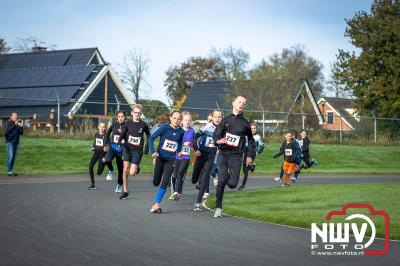 De koude zaterdagmorgen weerhield de meer dan 250 deelnemers niet om te starten bij de Run Oldebroek, georganiseerd door GlobalRize. - © NWVFoto.nl