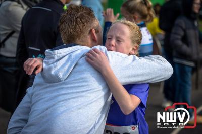 De koude zaterdagmorgen weerhield de meer dan 250 deelnemers niet om te starten bij de Run Oldebroek, georganiseerd door GlobalRize. - © NWVFoto.nl