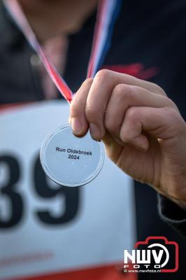 De koude zaterdagmorgen weerhield de meer dan 250 deelnemers niet om te starten bij de Run Oldebroek, georganiseerd door GlobalRize. - © NWVFoto.nl