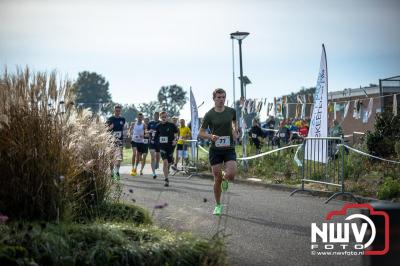 De koude zaterdagmorgen weerhield de meer dan 250 deelnemers niet om te starten bij de Run Oldebroek, georganiseerd door GlobalRize. - © NWVFoto.nl