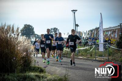 De koude zaterdagmorgen weerhield de meer dan 250 deelnemers niet om te starten bij de Run Oldebroek, georganiseerd door GlobalRize. - © NWVFoto.nl