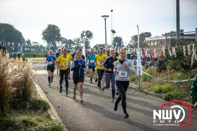 De koude zaterdagmorgen weerhield de meer dan 250 deelnemers niet om te starten bij de Run Oldebroek, georganiseerd door GlobalRize. - © NWVFoto.nl