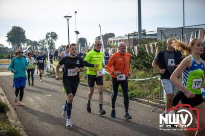 De koude zaterdagmorgen weerhield de meer dan 250 deelnemers niet om te starten bij de Run Oldebroek, georganiseerd door GlobalRize. - © NWVFoto.nl