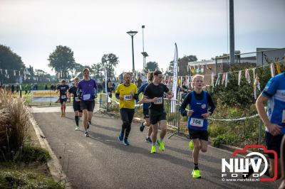 De koude zaterdagmorgen weerhield de meer dan 250 deelnemers niet om te starten bij de Run Oldebroek, georganiseerd door GlobalRize. - © NWVFoto.nl