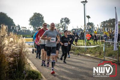 De koude zaterdagmorgen weerhield de meer dan 250 deelnemers niet om te starten bij de Run Oldebroek, georganiseerd door GlobalRize. - © NWVFoto.nl