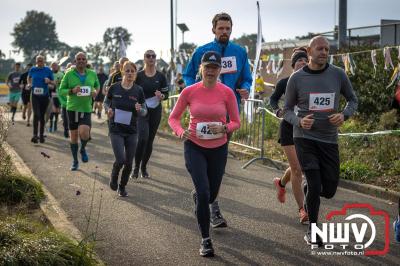 De koude zaterdagmorgen weerhield de meer dan 250 deelnemers niet om te starten bij de Run Oldebroek, georganiseerd door GlobalRize. - © NWVFoto.nl