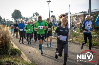 De koude zaterdagmorgen weerhield de meer dan 250 deelnemers niet om te starten bij de Run Oldebroek, georganiseerd door GlobalRize. - © NWVFoto.nl