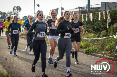 De koude zaterdagmorgen weerhield de meer dan 250 deelnemers niet om te starten bij de Run Oldebroek, georganiseerd door GlobalRize. - © NWVFoto.nl