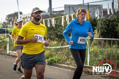 De koude zaterdagmorgen weerhield de meer dan 250 deelnemers niet om te starten bij de Run Oldebroek, georganiseerd door GlobalRize. - © NWVFoto.nl