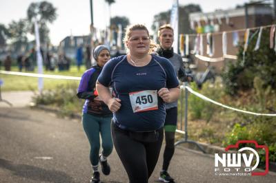 De koude zaterdagmorgen weerhield de meer dan 250 deelnemers niet om te starten bij de Run Oldebroek, georganiseerd door GlobalRize. - © NWVFoto.nl