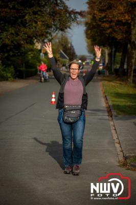 De koude zaterdagmorgen weerhield de meer dan 250 deelnemers niet om te starten bij de Run Oldebroek, georganiseerd door GlobalRize. - © NWVFoto.nl