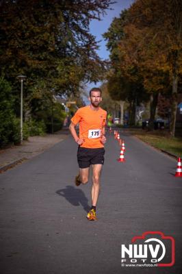 De koude zaterdagmorgen weerhield de meer dan 250 deelnemers niet om te starten bij de Run Oldebroek, georganiseerd door GlobalRize. - © NWVFoto.nl