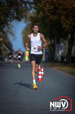 De koude zaterdagmorgen weerhield de meer dan 250 deelnemers niet om te starten bij de Run Oldebroek, georganiseerd door GlobalRize. - © NWVFoto.nl