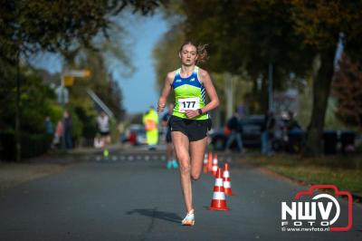 De koude zaterdagmorgen weerhield de meer dan 250 deelnemers niet om te starten bij de Run Oldebroek, georganiseerd door GlobalRize. - © NWVFoto.nl