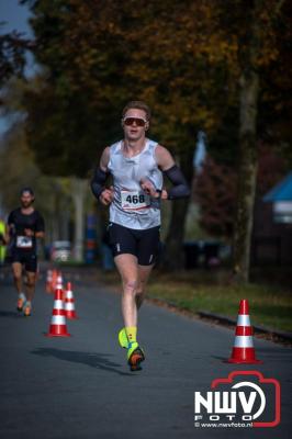 De koude zaterdagmorgen weerhield de meer dan 250 deelnemers niet om te starten bij de Run Oldebroek, georganiseerd door GlobalRize. - © NWVFoto.nl