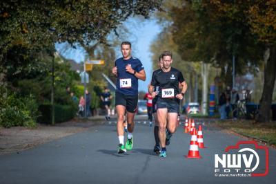 De koude zaterdagmorgen weerhield de meer dan 250 deelnemers niet om te starten bij de Run Oldebroek, georganiseerd door GlobalRize. - © NWVFoto.nl