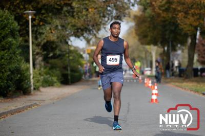 De koude zaterdagmorgen weerhield de meer dan 250 deelnemers niet om te starten bij de Run Oldebroek, georganiseerd door GlobalRize. - © NWVFoto.nl