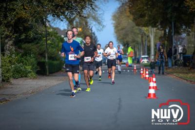 De koude zaterdagmorgen weerhield de meer dan 250 deelnemers niet om te starten bij de Run Oldebroek, georganiseerd door GlobalRize. - © NWVFoto.nl