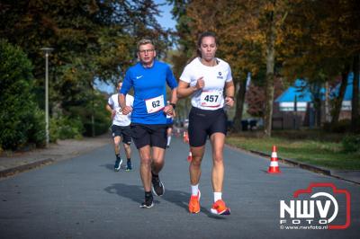 De koude zaterdagmorgen weerhield de meer dan 250 deelnemers niet om te starten bij de Run Oldebroek, georganiseerd door GlobalRize. - © NWVFoto.nl