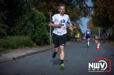 De koude zaterdagmorgen weerhield de meer dan 250 deelnemers niet om te starten bij de Run Oldebroek, georganiseerd door GlobalRize. - © NWVFoto.nl