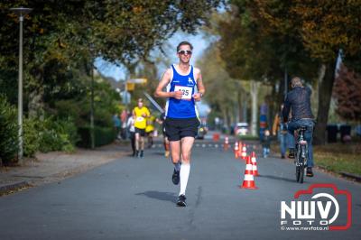 De koude zaterdagmorgen weerhield de meer dan 250 deelnemers niet om te starten bij de Run Oldebroek, georganiseerd door GlobalRize. - © NWVFoto.nl