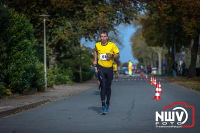 De koude zaterdagmorgen weerhield de meer dan 250 deelnemers niet om te starten bij de Run Oldebroek, georganiseerd door GlobalRize. - © NWVFoto.nl