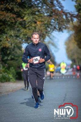 De koude zaterdagmorgen weerhield de meer dan 250 deelnemers niet om te starten bij de Run Oldebroek, georganiseerd door GlobalRize. - © NWVFoto.nl