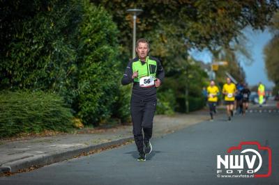 De koude zaterdagmorgen weerhield de meer dan 250 deelnemers niet om te starten bij de Run Oldebroek, georganiseerd door GlobalRize. - © NWVFoto.nl