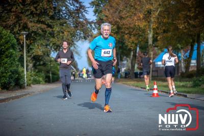 De koude zaterdagmorgen weerhield de meer dan 250 deelnemers niet om te starten bij de Run Oldebroek, georganiseerd door GlobalRize. - © NWVFoto.nl