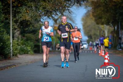 De koude zaterdagmorgen weerhield de meer dan 250 deelnemers niet om te starten bij de Run Oldebroek, georganiseerd door GlobalRize. - © NWVFoto.nl