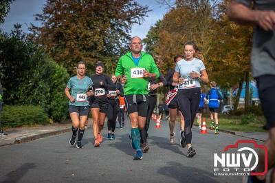 De koude zaterdagmorgen weerhield de meer dan 250 deelnemers niet om te starten bij de Run Oldebroek, georganiseerd door GlobalRize. - © NWVFoto.nl