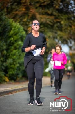 De koude zaterdagmorgen weerhield de meer dan 250 deelnemers niet om te starten bij de Run Oldebroek, georganiseerd door GlobalRize. - © NWVFoto.nl