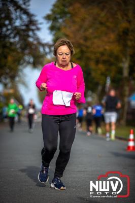 De koude zaterdagmorgen weerhield de meer dan 250 deelnemers niet om te starten bij de Run Oldebroek, georganiseerd door GlobalRize. - © NWVFoto.nl