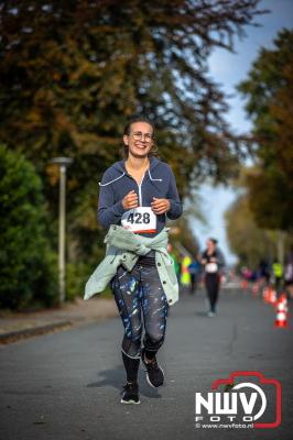 De koude zaterdagmorgen weerhield de meer dan 250 deelnemers niet om te starten bij de Run Oldebroek, georganiseerd door GlobalRize. - © NWVFoto.nl