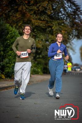 De koude zaterdagmorgen weerhield de meer dan 250 deelnemers niet om te starten bij de Run Oldebroek, georganiseerd door GlobalRize. - © NWVFoto.nl