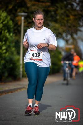 De koude zaterdagmorgen weerhield de meer dan 250 deelnemers niet om te starten bij de Run Oldebroek, georganiseerd door GlobalRize. - © NWVFoto.nl